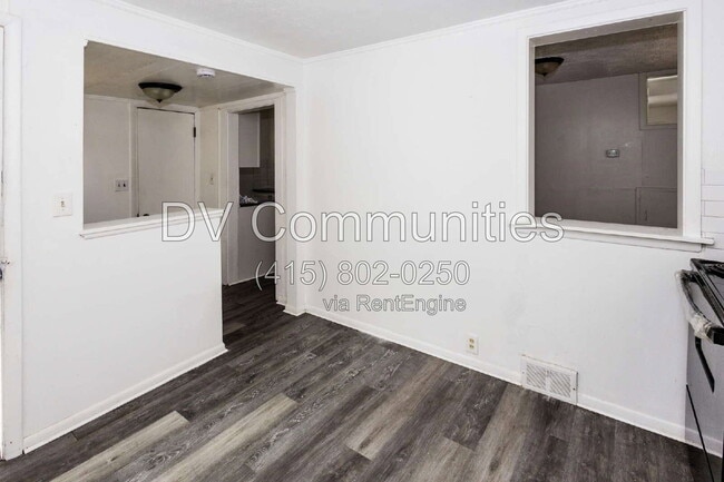 Photo - 54 E 220th St