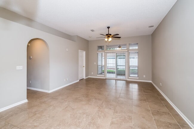 Photo - 3338 Ayrshire St