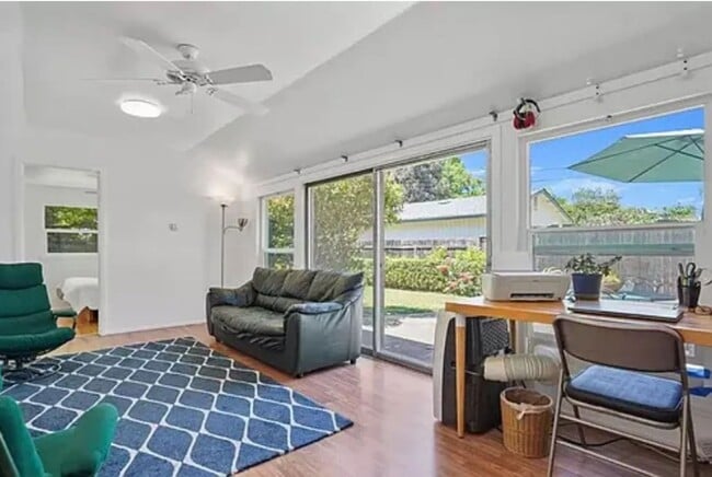 Building Photo - 55th40&42 Unit 55th40 Rental