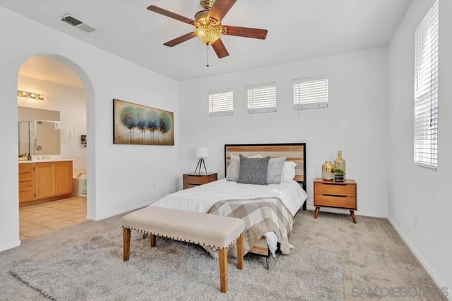 Photo - 916 Teatro Cir