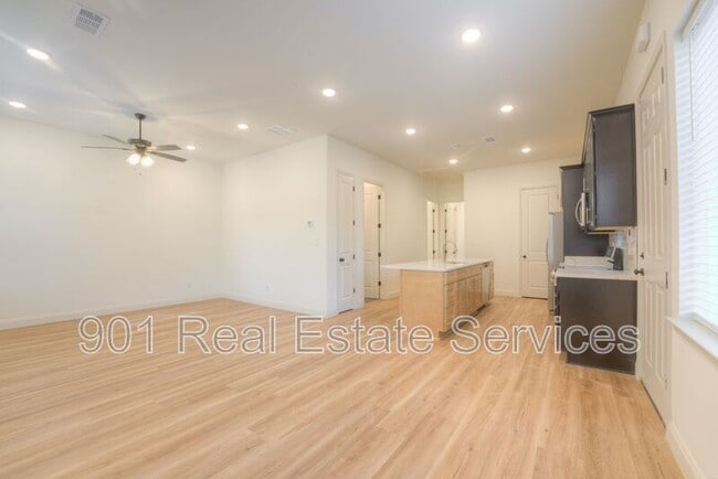 Photo - 1010 N Pkwy