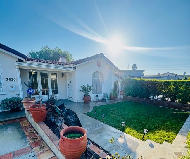 Building Photo - 2620 Graham Ave