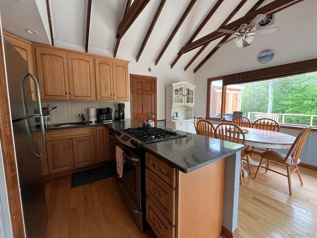 Photo - 896 Evergreen Walk