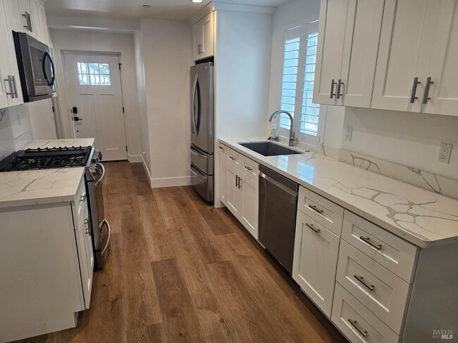 Photo - 1542 Main St