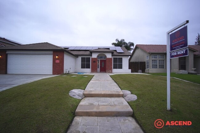 Beautiful 3 Bedroom + Office Home with a Pool! - Beautiful 3 Bedroom + Office Home with a Pool!