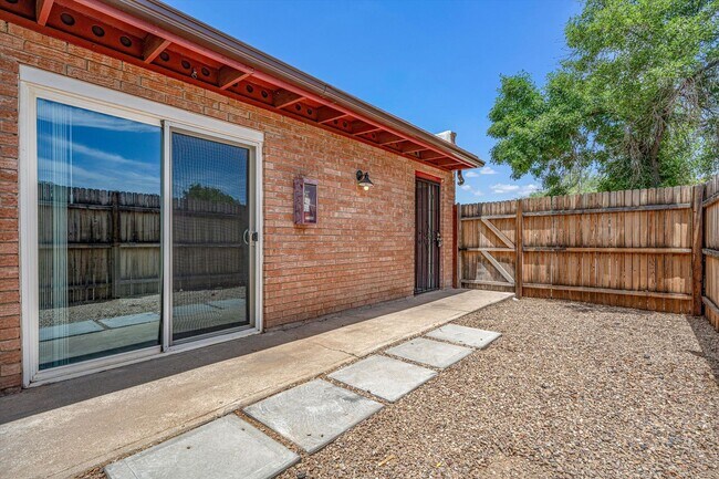 Photo - AVAILABLE NOW! Unit 3052 Edith