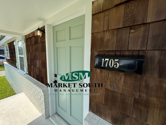 Photo - 1705 Elgin St