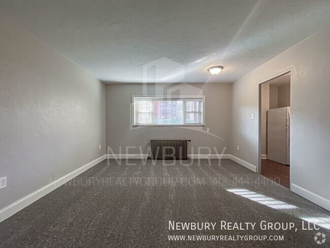 Building Photo - Discover Urban Tranquility: 2-Bedroom Gem ... Unit Apt. B