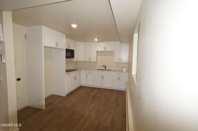 Photo - 448 W 41st Pl