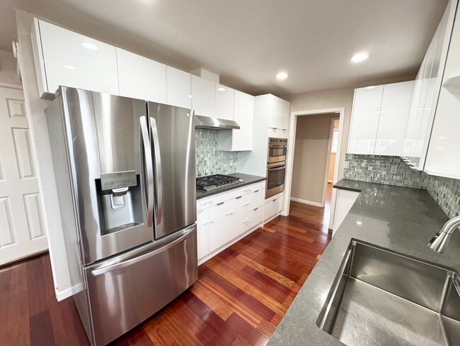 Photo - Great Shape Townhome in Pleasanton with shared driveway