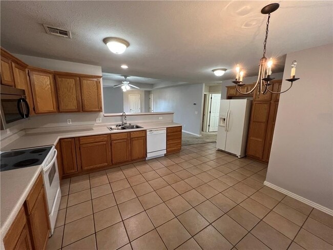 Photo - 211 Ravenwood Blvd