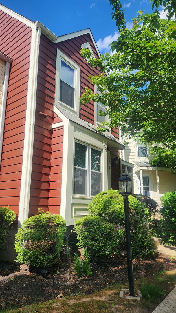 Building Photo - Convenient Location and Great Price!