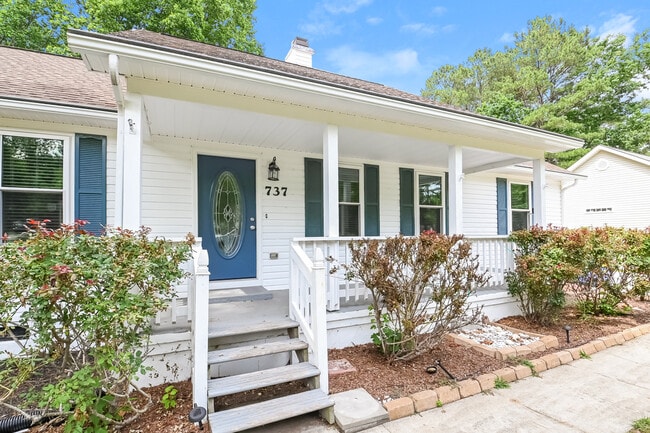 Photo - 737 E Maple Ln