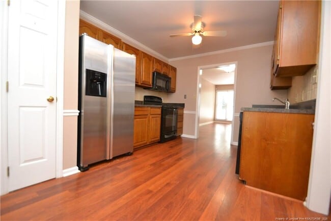 Photo - 121 Planetree Ln