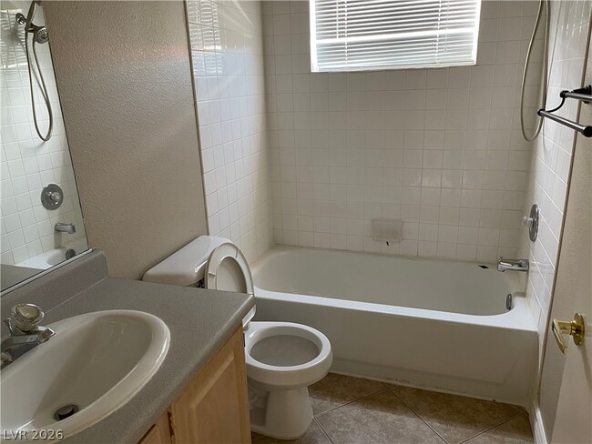 Photo - 5125 W Reno Ave Unidad 2012