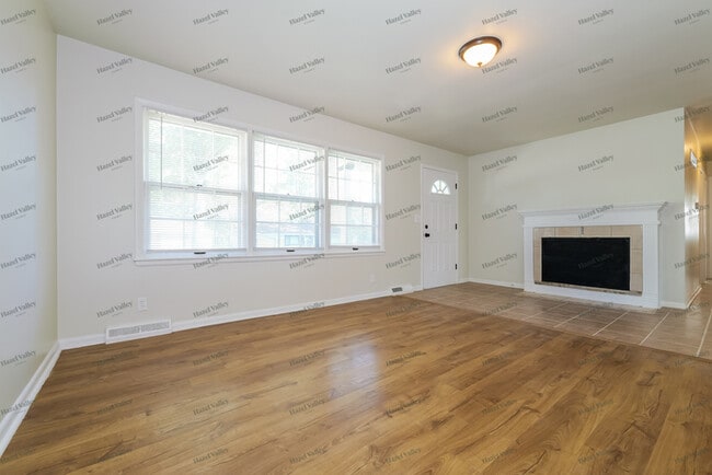 Photo - 8955 E 84 St