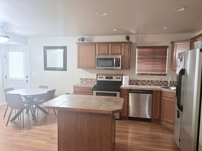 Photo - 2651 Lynbarton Point