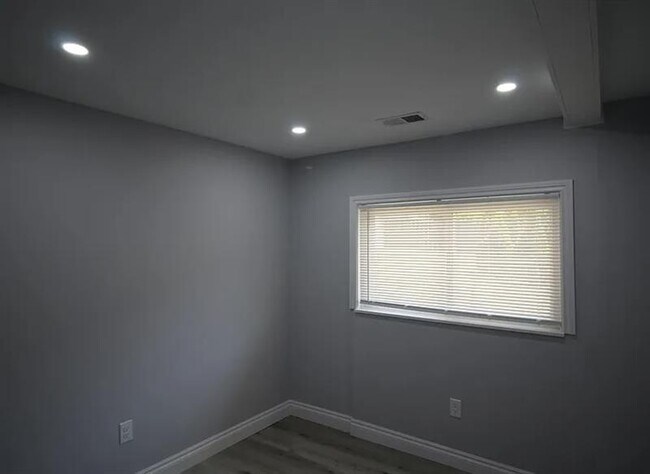 Photo - ELEGANT ALBERTA HOME