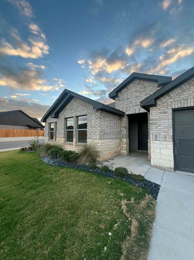 Photo - 10518 Aberdeen Ave