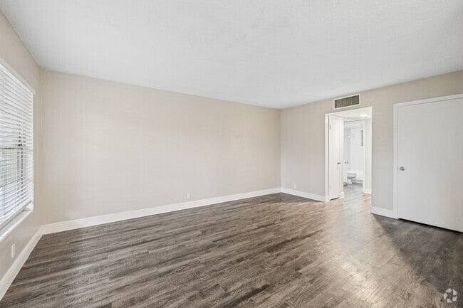 Studio, 1BA - 665SF - Bedroom Area