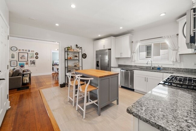 Building Photo - 62 Park Ave Unit 2