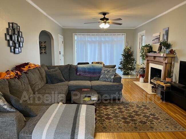 Photo - 708 W Maple St House