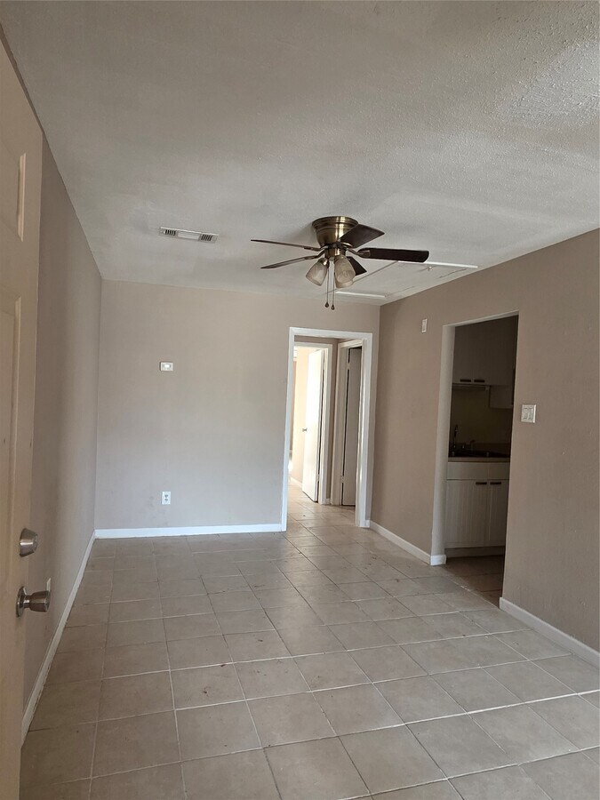 Photo - 1014 Graham Dr Unidad I3