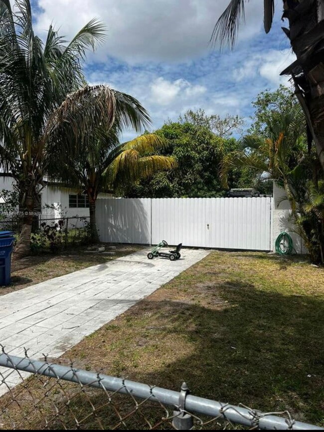 Photo - 2335 W Bunche Park Dr