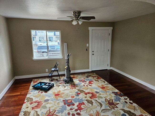Photo - 1217 W 2nd St