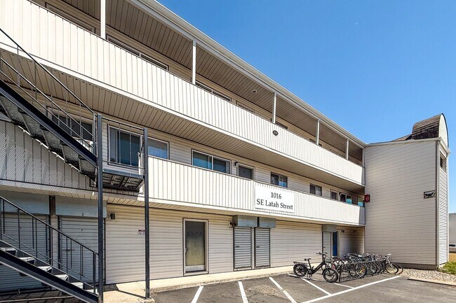Latah Apartments