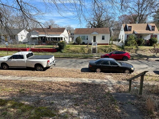 Photo - 3 bed 2 bath house on North Side! All electric, Central Air, laundry included, big yard