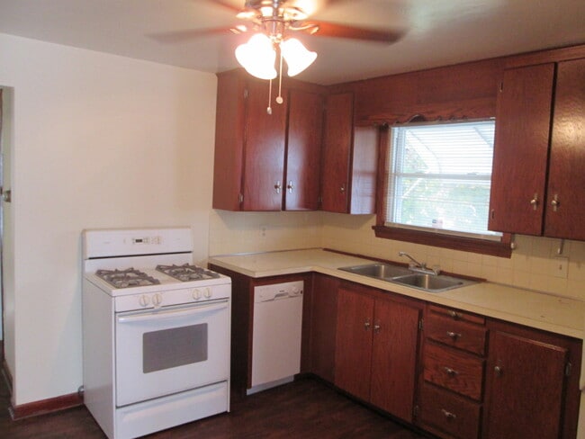 Photo - 820 Lincoln Ave SE