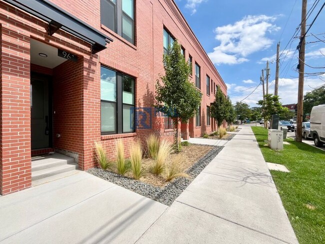 Building Photo - 961 33rd St Rental
