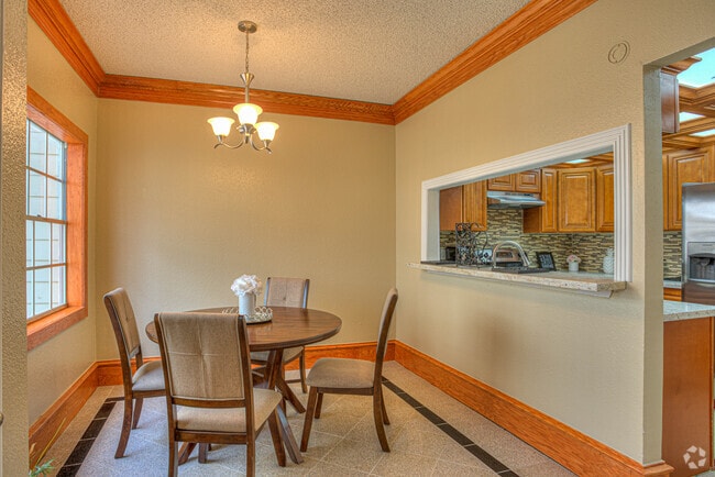 Dining Area - The Palms at Memorial