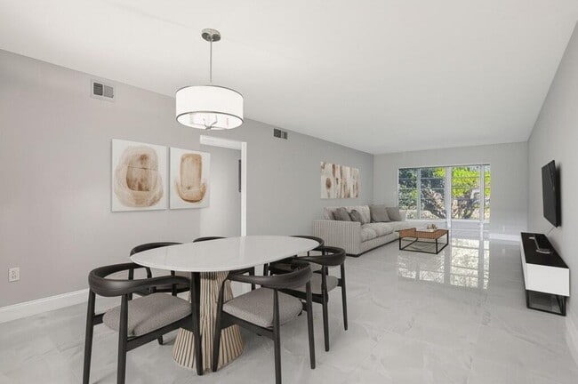 Building Photo - 2202 Lucaya Bend Unit G2