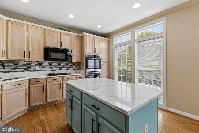 Building Photo - 43809 Water Bay Terrace