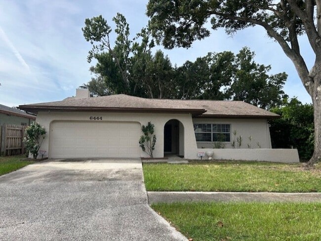 Building Photo - Beautifully remodeled 3/2 available now! Rental