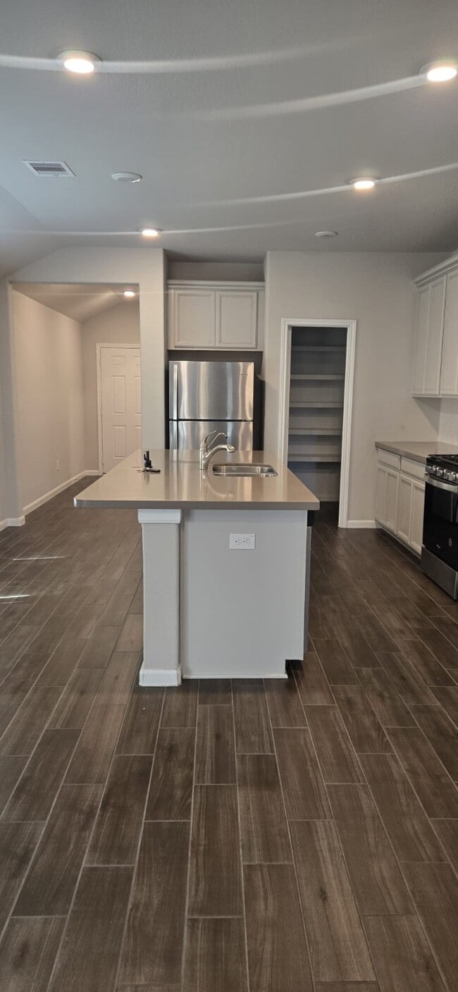 Photo - 25515 Marisun St