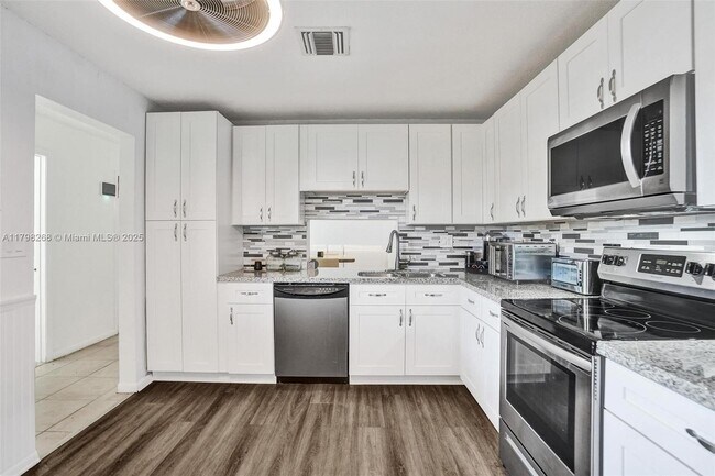 Photo - 1233 Hampton Blvd