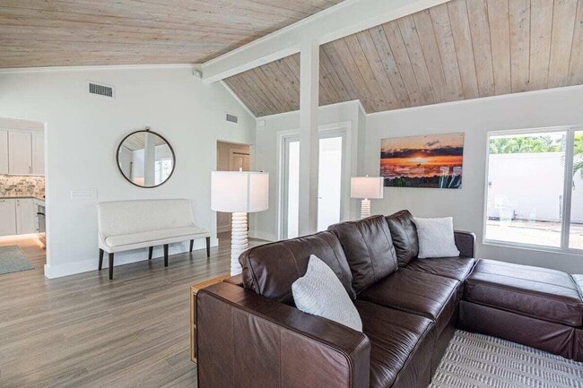 Building Photo - 103 W Sandpiper Cir