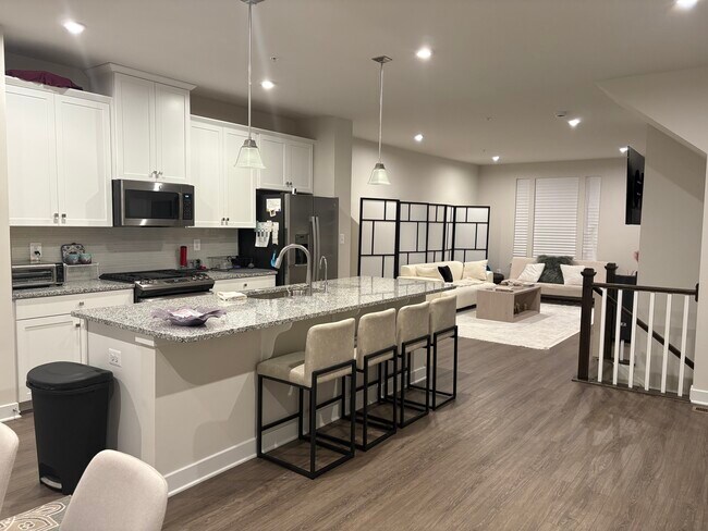 Photo - 16573 Fife Way