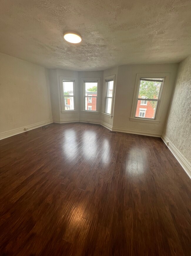 Building Photo - 18 Welsford St Rental