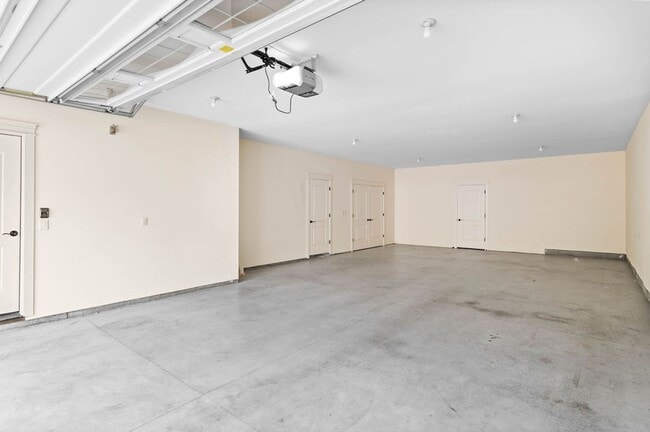 Photo - Beautiful Gated Fisher’s Landing Townhome with 4 Bedrooms, Gas Fireplace & Central AC