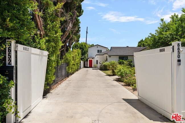Photo - 6652 Orion Ave