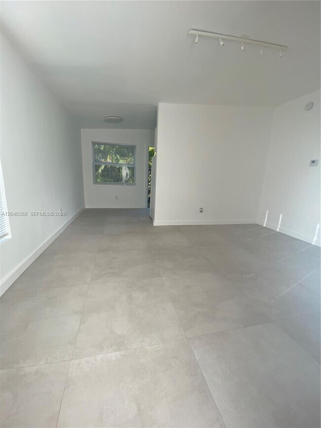 2011 NE 167th St Unidad 9