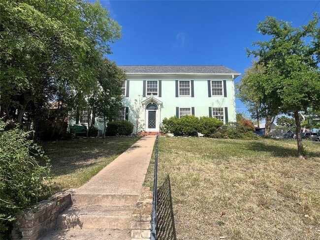 Building Photo - 208 E 31st St