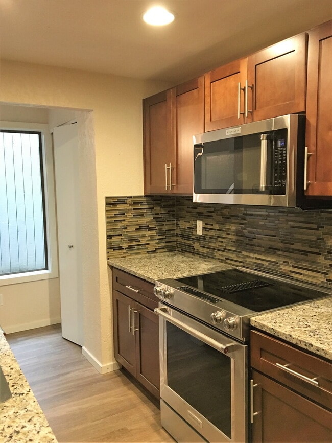 Photo - Charming 2-Bed, 2-Bath Condo in Des Moines, Walking Distance to the Marina!!!
