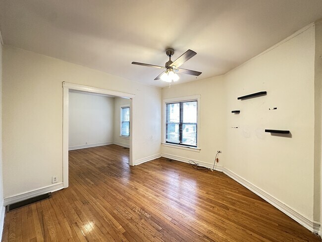 Photo - 824 W Waveland Ave