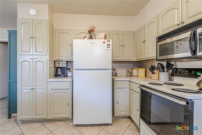 Photo - 324 Craddock Ave