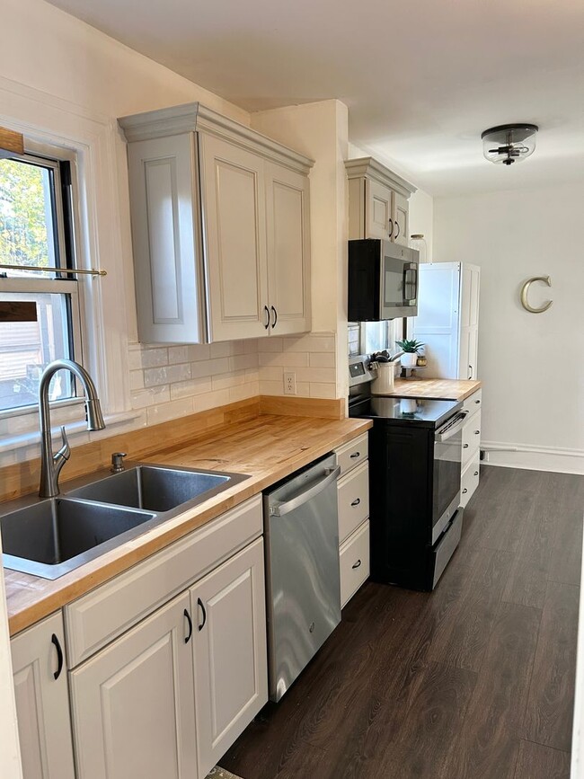 Photo - 3 Bedroom || 1 Bathroom Single Family Home